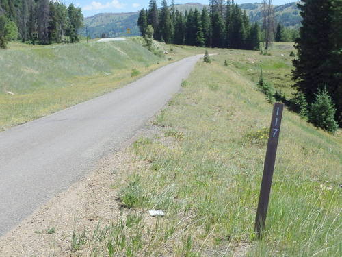 GDMBR: The primary route follows NF-117 and the alternate route follows CO-17.